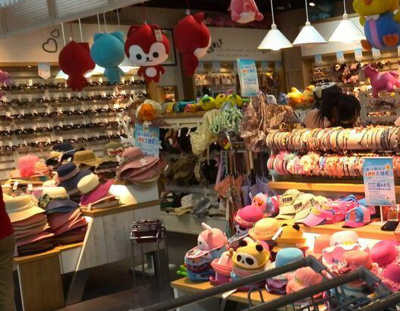 服裝銷售 日用百貨中的黃金賽道，多元?jiǎng)?chuàng)業(yè)機(jī)會(huì)探析